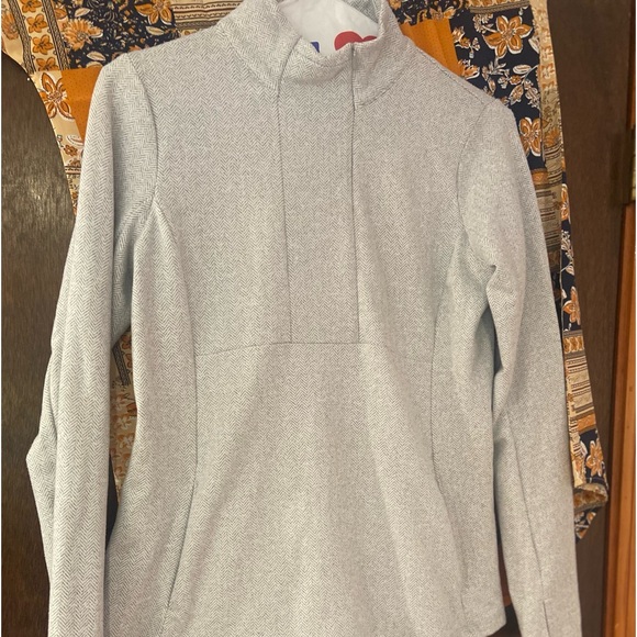 Beautiful gym top - Picture 3 of 8